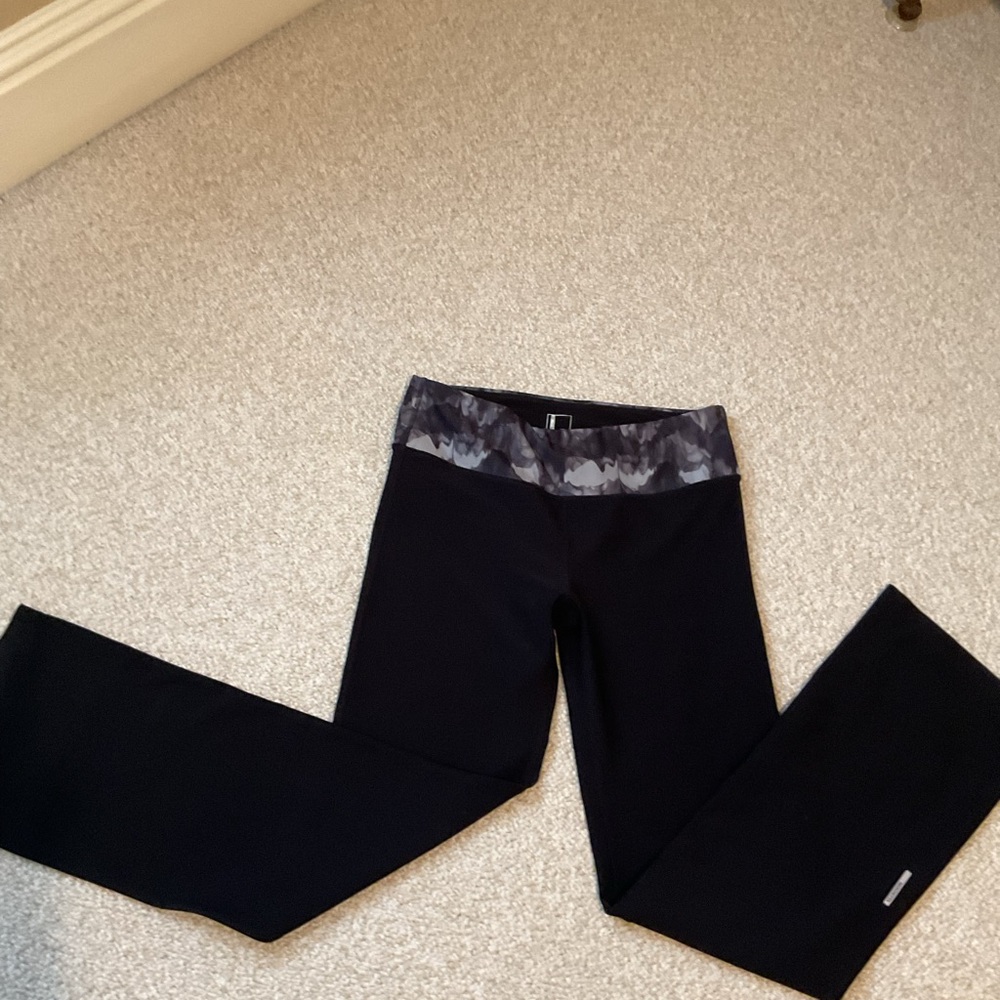 Mondetta Black Yoga Pants with Gray Waistband - Picture 4 of 7